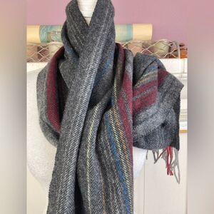 NWOT Pure Cashmere scarf or shawl w/ tassels perfect for men or women